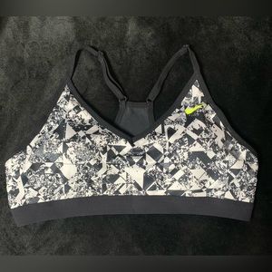 Nike women’s Light support geometric sports bra, Dri-Fit
